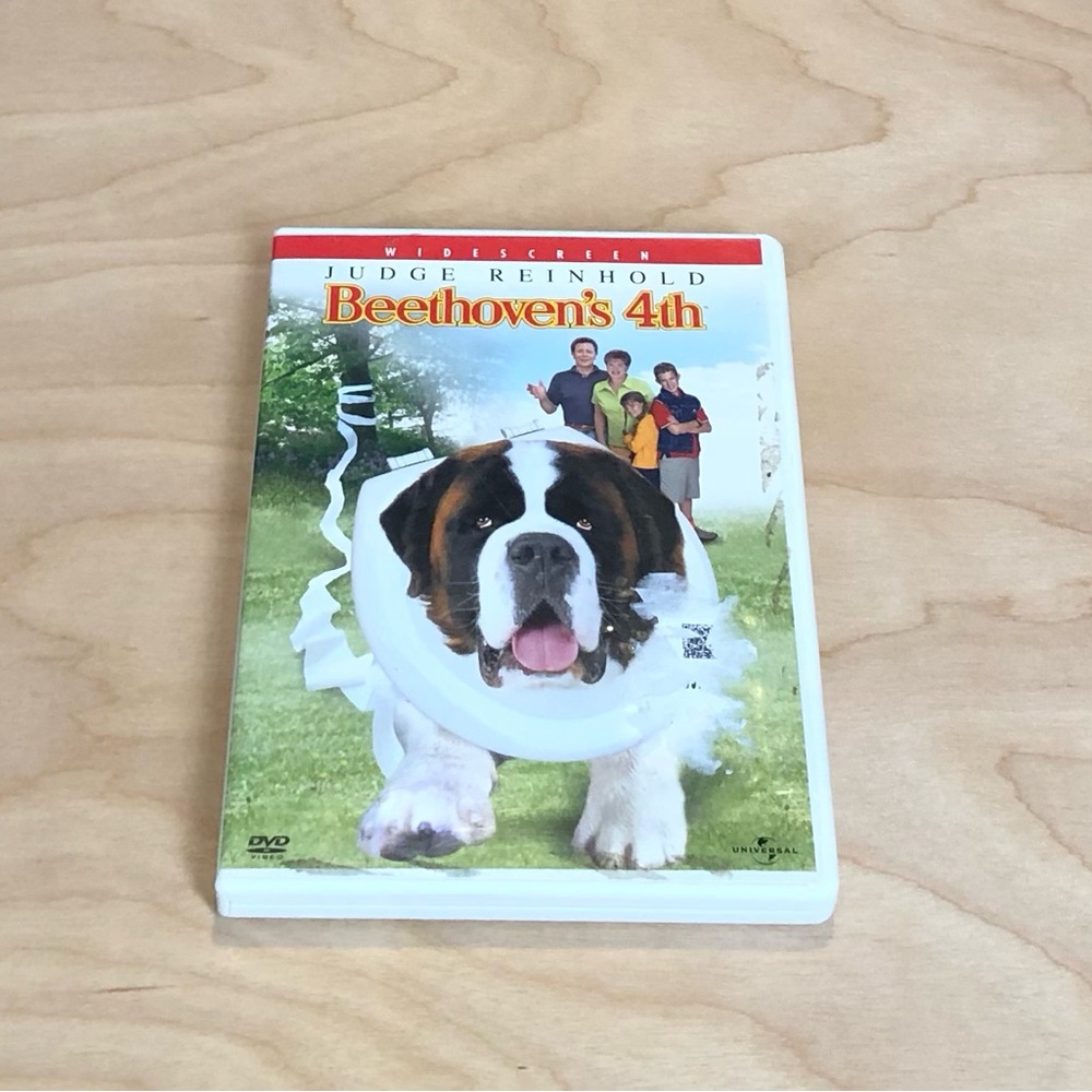 Beethovens 4ht Family Dog DVD With Case Cover - White, Green, Red 13cmX19cm.
